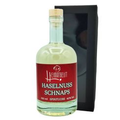 Nussiger Haselnuss Schnaps aus dem Schwarzwald, traditionell hergestellt.500 ml 40%vol. 